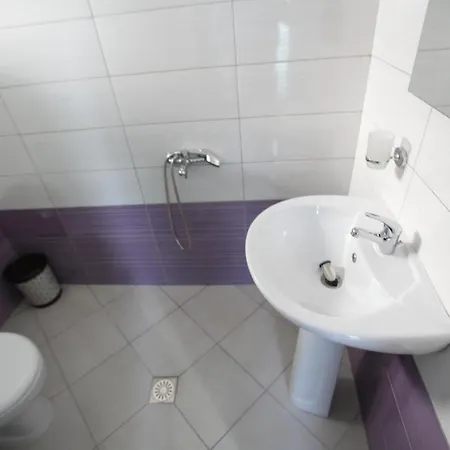 Vila Flavin 2 * Εξαμίλιο